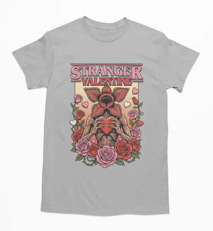 Playera unisex Stranger Valentine Demogorgon ilustrado en 4 colores distintos