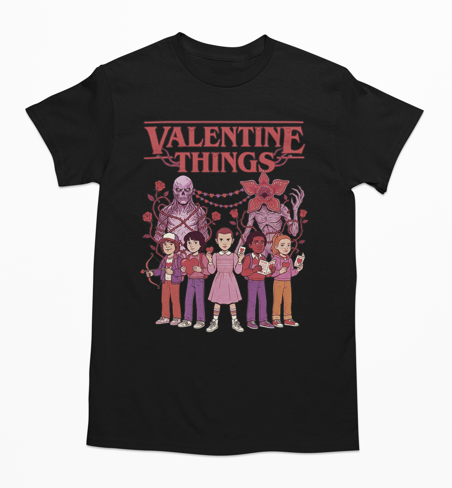 Playera unisex ilustración de Strange things disponible en 4 colores de playera.