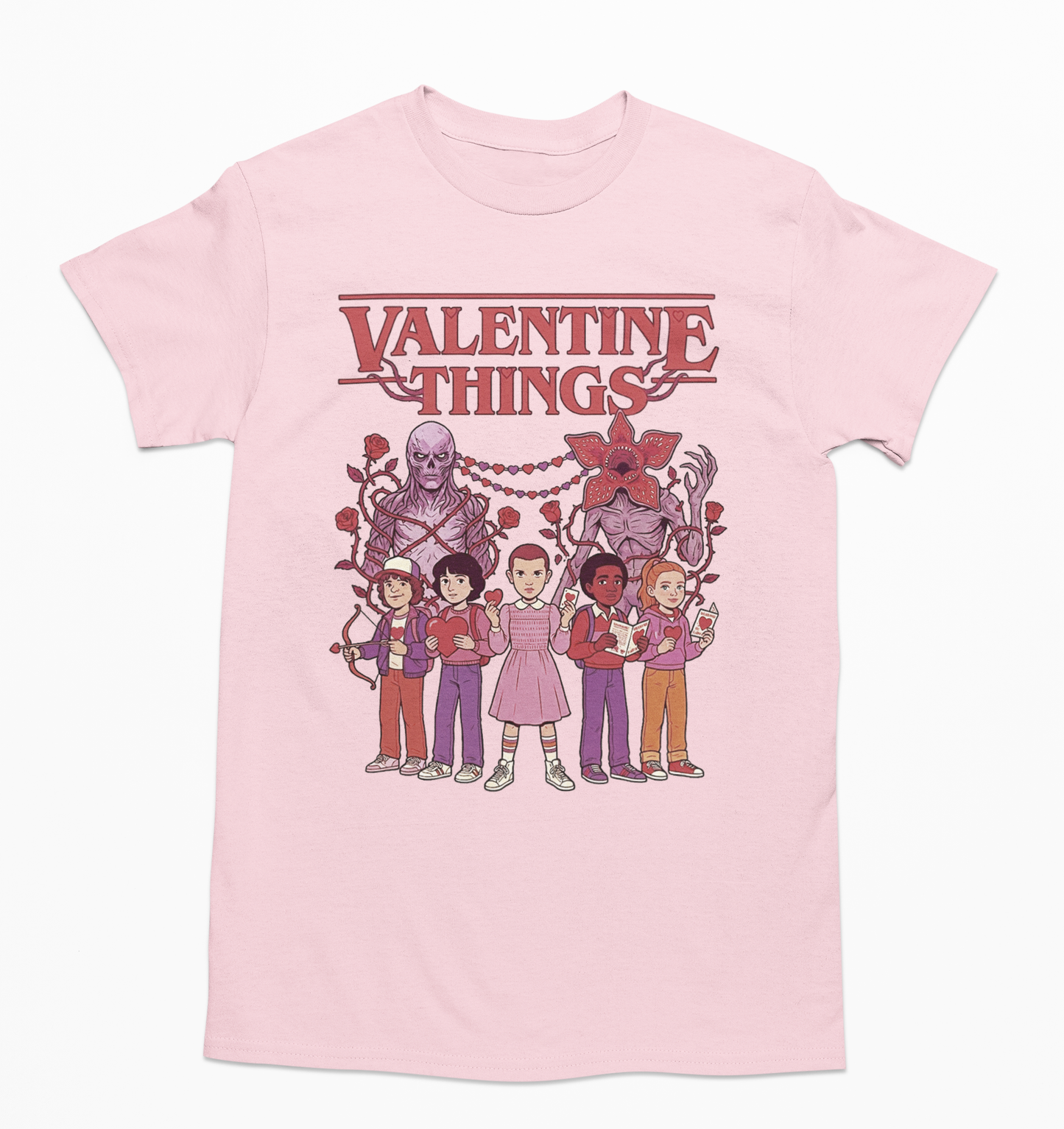 Playera unisex ilustración de Strange things disponible en 4 colores de playera.